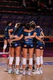 2026年F1全阵容敲定！角田裕毅降为储备车手，哈贾尔晋升搭档维斯塔潘